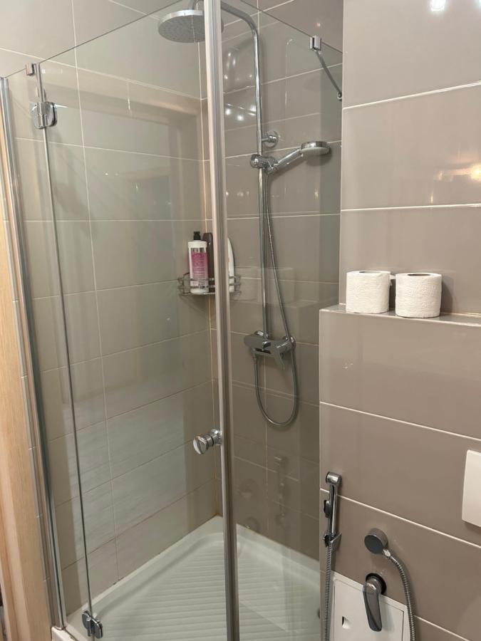 Apartment нова затишна студіо плюс спальня біля метро житомирська