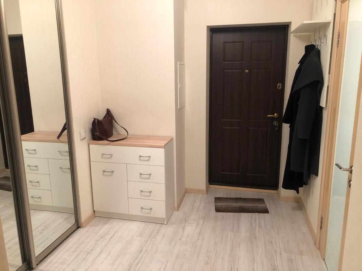 нова затишна студіо плюс спальня біля метро житомирська Apartment *